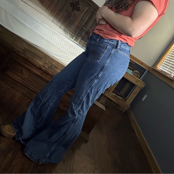Wrangler Women's Retro High Rise Trumpet Flare Jean-Jana - Picture 7 of 8